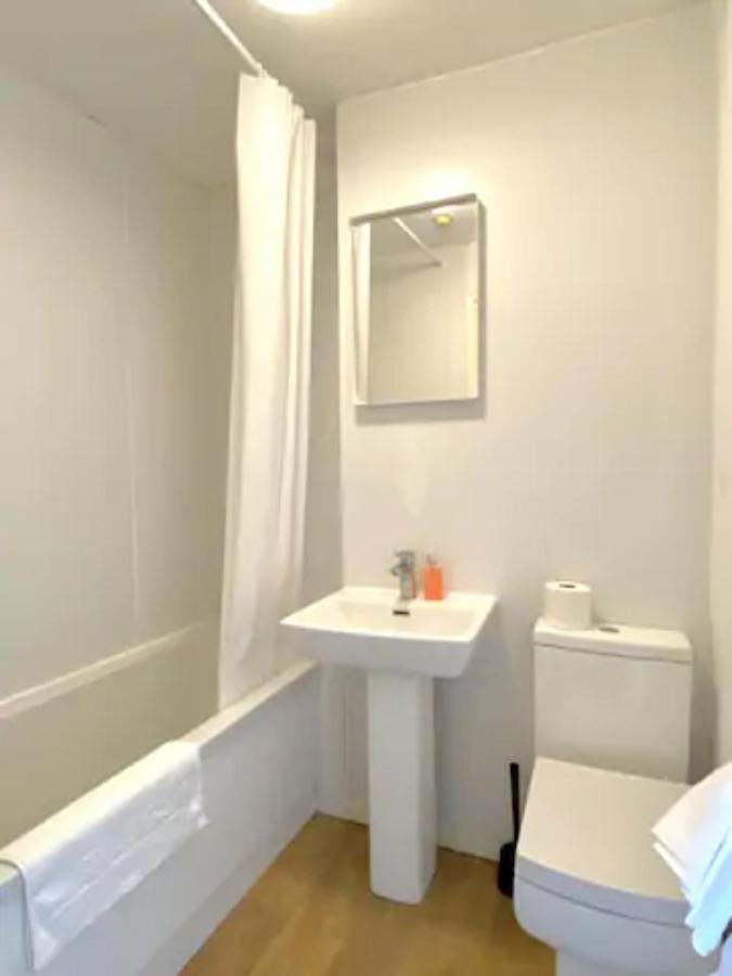 דירות מנצ'סטר Conveniently Situated 1Bed Apt In Stretford מראה חיצוני תמונה
